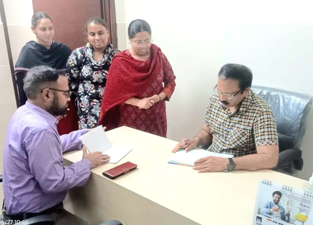 ਆਮ ਆਦਮੀ ਕਲੀਨਿਕ ਵਿਚ ਲੋਕਾਂ ਨੂੰ ਮਿਲ ਰਹੀਆਂ ਹਨ ਬਿਹਤਰ ਸਿਹਤ ਸਹੂਲਤਾਂ - ਡਾ ਬਲਵਿੰਦਰ ਕੁਮਾਰ ਡਮਾਣਾ